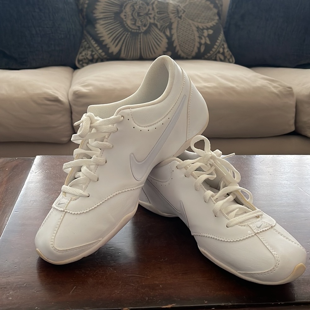 Nike Cheer Unite Shoes - Size 7 - LIKE NEW!!!